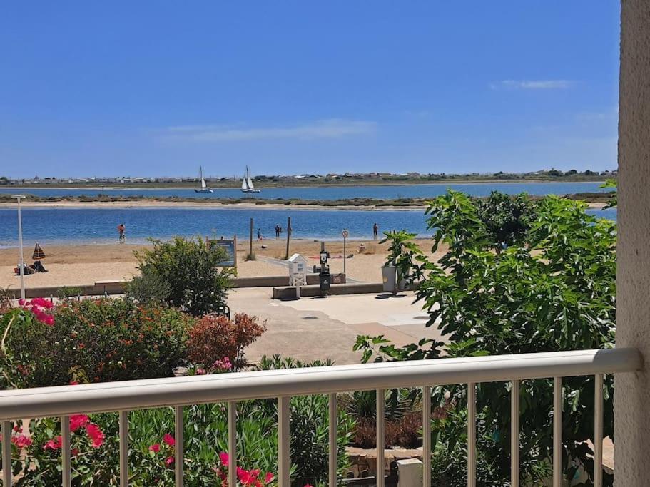 Au Bord De La Plage Du Grazel Gruissan Kültér fotó